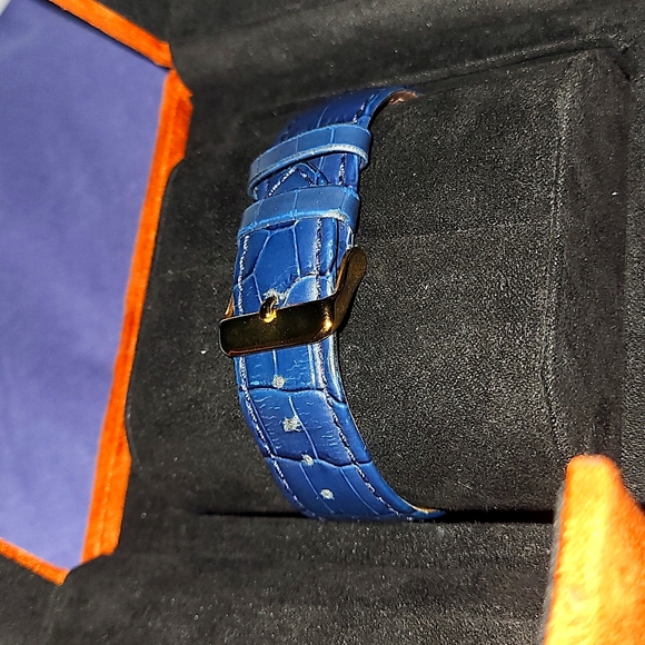 Beautiful Guess Watch - Picture 4 of 6